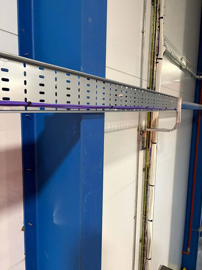 Cable management system with structured wiring in a data centre environment.